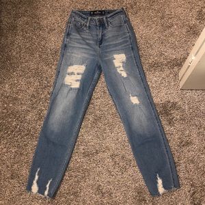 hollister ripped mom jeans!